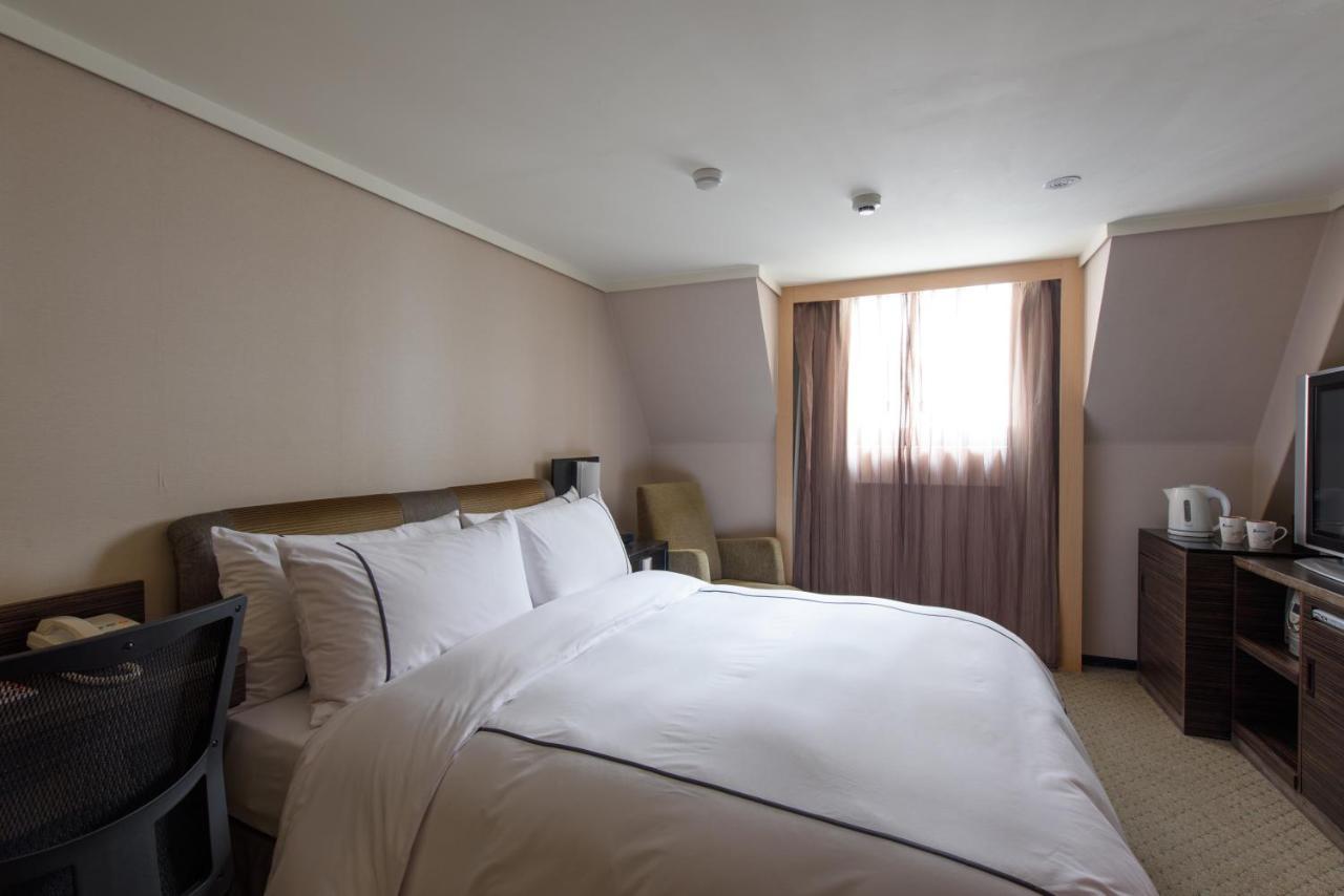 K Hotel Taipei Bagian luar foto