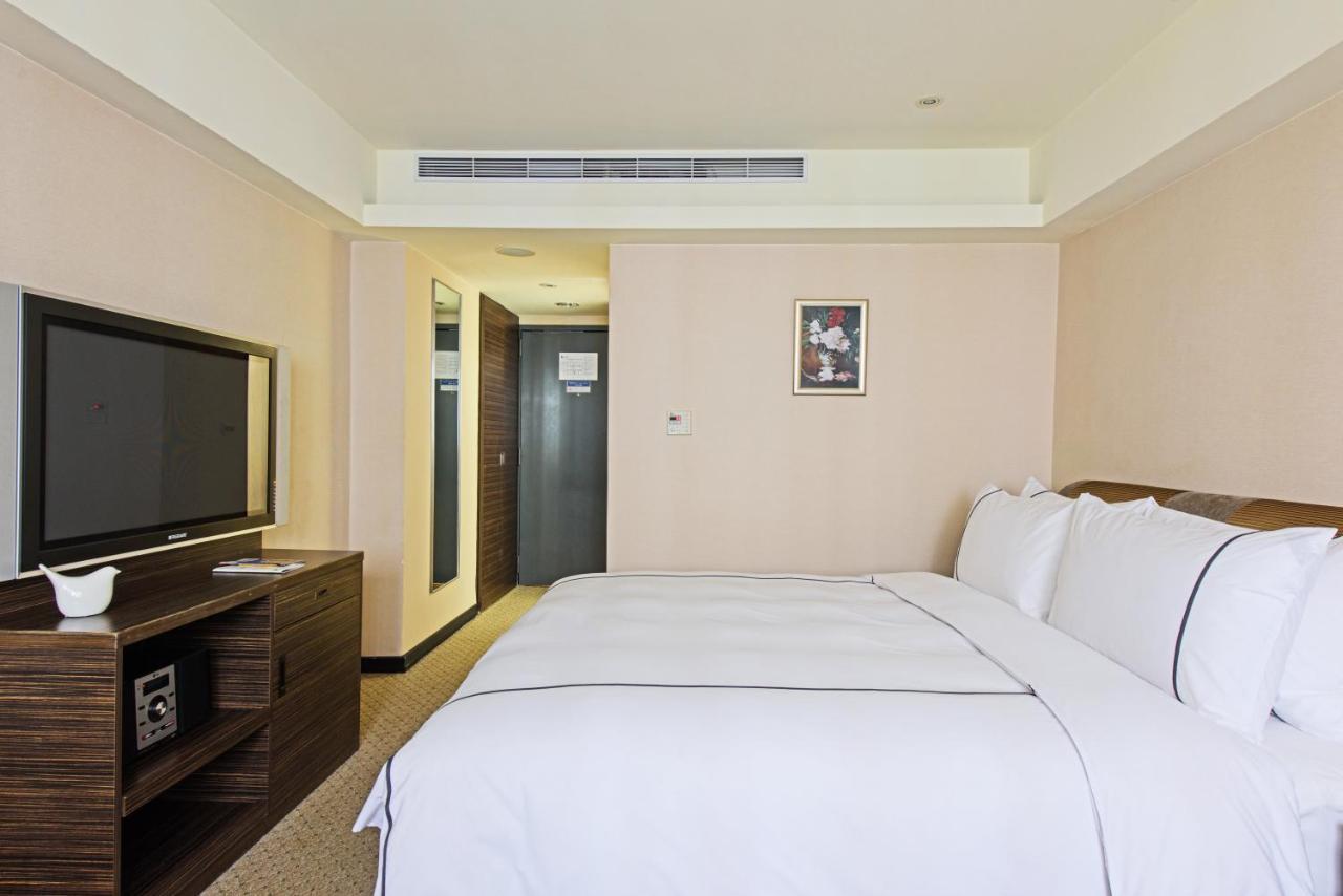 K Hotel Taipei Bagian luar foto