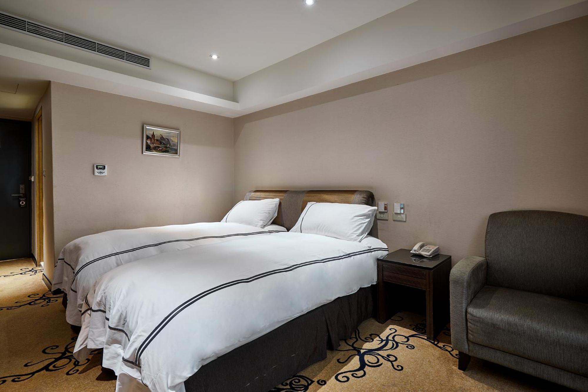 K Hotel Taipei Bagian luar foto