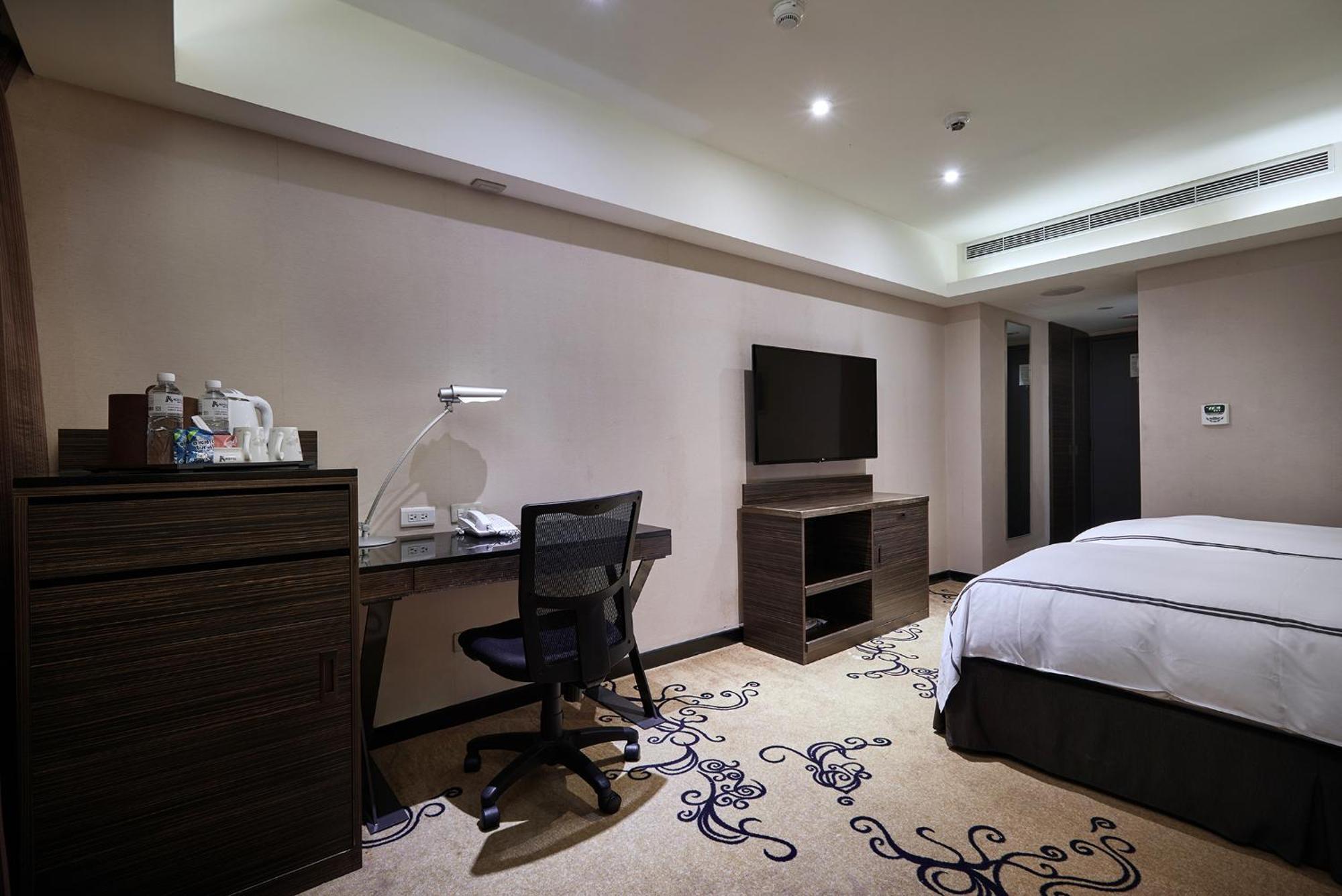 K Hotel Taipei Bagian luar foto