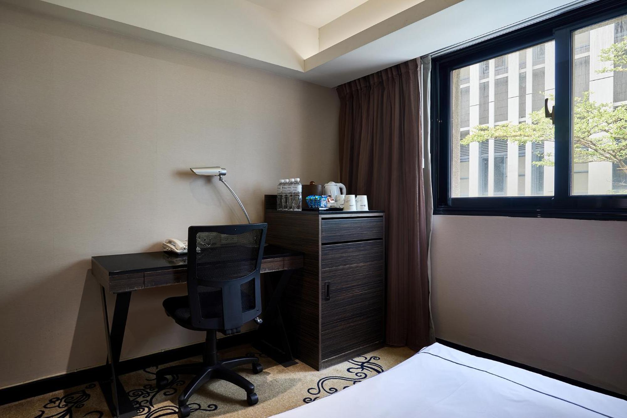 K Hotel Taipei Bagian luar foto